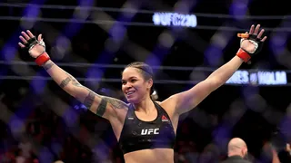 Amanda Nunes defende cinturão peso-galo do UFC contra norte-americana