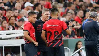 Turra fala de “pressão boa” da torcida e dedica título do Athletico a Petraglia