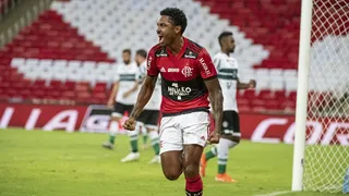 Coritiba é dominado pelo Flamengo e está fora da Copa do Brasil; veja os gols