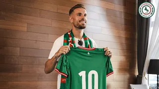 Clube árabe “descolore’” braçadeira da causa LGBT ao anunciar ex-capitão do Liverpool