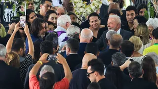 Lula e Janja chegam ao velório de Pelé na Vila Belmiro