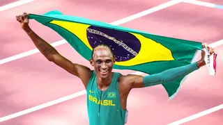 Alison dos Santos fatura a medalha de bronze nos 400m com barreiras