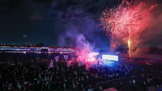 Torcida de time sem divisão invade campo e comemora meta batida; veja fotos e vídeos