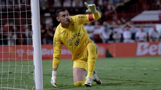 Herói, Santos acumula 21 pênaltis defendidos e oito classificações pelo Athletico