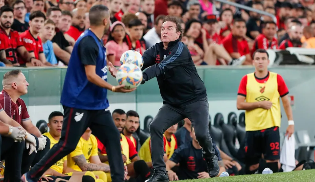 Cuca estreia como técnico do Athletico