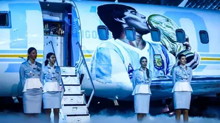 Maradona ganha homenagem em avião, batizado de ‘Tango D10S’