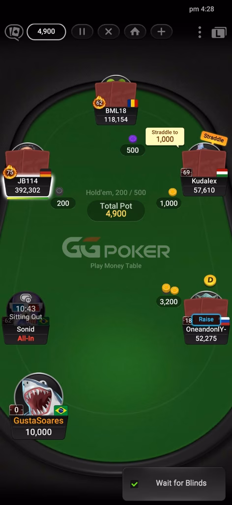  Jogo de poker Texas Holdem com seis jogadores na GGpoker no momento do flop.