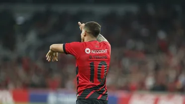 Terans avalia momento no Athletico e fala em qual posição prefere jogar