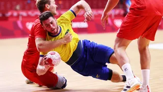 Brasil vai para o intervalo vencendo, mas perde na estreia no handebol