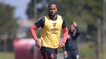 Zagueiro Dedé admite frustração por não jogar no Athletico: “Estava no meu melhor momento”