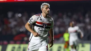 Calleri é submetido a cirurgia no tornozelo e só volta aos campos em 2024