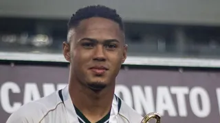 Meia deixa Coritiba e acerta em definitivo com clube sem divisão que virou SAF