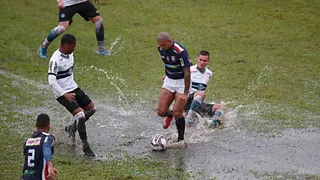 Gramado de Coritiba x Cianorte fica impraticável por causa de chuva; veja fotos