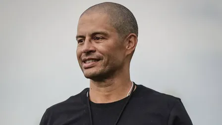 Alex atinge recorde pessoal como técnico na Série B