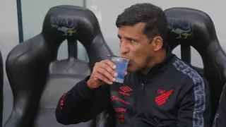 Dupla volta de seleção e aumenta opções do Athletico contra o Flamengo