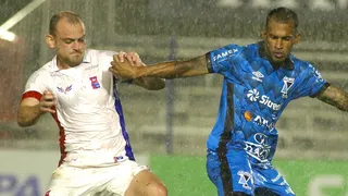 Paraná Clube leva gol polêmico do Azuriz, perde pênalti e entra na zona de rebaixamento