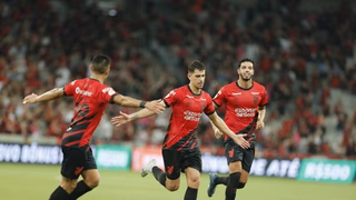 Vitor Bueno lamenta campanha do Athletico na Arena e projeta 2024