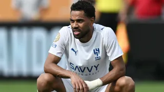 Renan Lodi deixa o Al-Hilal e volta ao Brasil; entenda a situação
