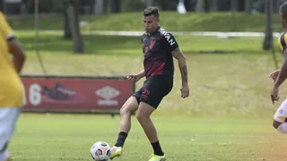 Sem Hugo Moura, Athletico viaja para encarar o Libertad; veja os relacionados