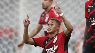 Vitinho pediu para jogar o Atletiba. Entrou e decidiu