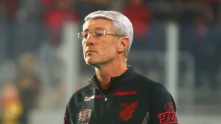 Odair Hellmann dispara após empate do Athletico e alfineta técnico do Grêmio