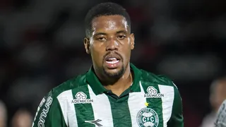 Embalado, Coritiba tem desfalque e dúvidas na escalação contra o Atlético-GO