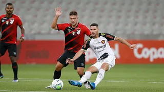 Athletico vence o Sport, mas fica com gosto amargo