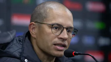 Alex terá experiência inédita como técnico contra o Athletico