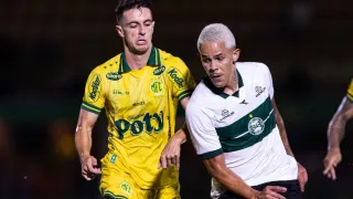 Walisson revela internação, drama e retoma espaço no Coritiba