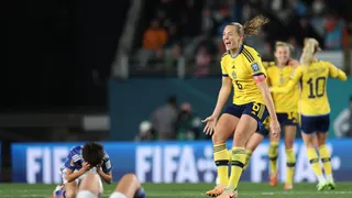 Espanha faz na prorrogação e bate Holanda; Japão perde pênalti e Suécia avança