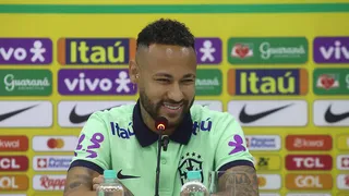 Neymar diz estar bem fisicamente, vê Diniz reinventando futebol e alfineta Campeonato Francês