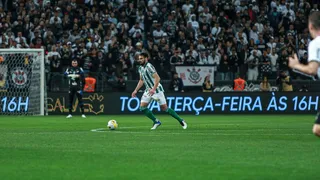 Com falhas da defesa, Coritiba mantém sina e não vence como visitante