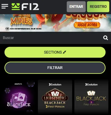 Blackjack online na F12 bet com mesas ao vivo da Evolution e botões para filtrar a pesquisa.