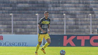 Dispensado pelo FC Cascavel, zagueiro negocia com o Paraná Clube