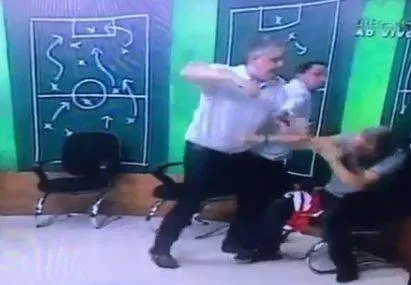 Cena ocorreu ao vivo nesta segunda-feira.