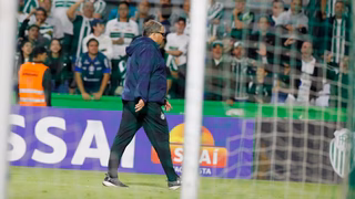 Coritiba reencontra Guto Ferreira em confronto que derrubou treinador no 1º turno