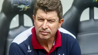 Paraná acerta com gigante de 2 metros de altura formado em rival