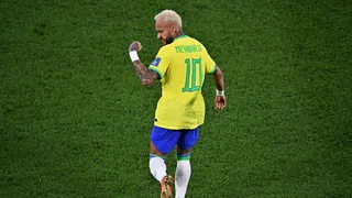 Neymar relata medo após lesão e diz não ter sentido dor: “Brasil sorrirá no fim”