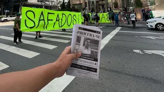 Torcida do Coritiba fura bolha com protesto em São Paulo