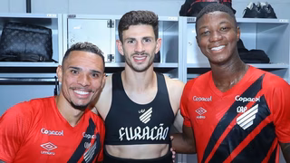 Artilheiro do Athletico aceita empréstimo para clube que vai disputar Libertadores