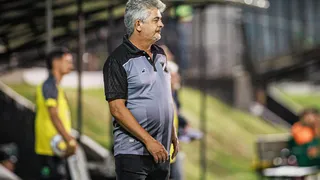 Após período sabático, técnico multicampeão volta ao futebol e é demitido com menos de dez jogos