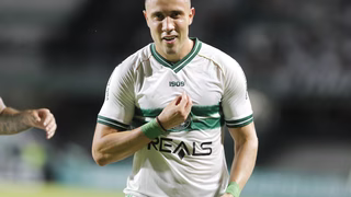 Frizzo vive melhor início de temporada no Coritiba e já supera ex-camisa 10