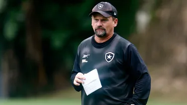Coritiba encaminha contratação de ex-Botafogo como técnico; conheça o treinador