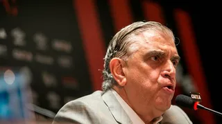 Com Bolsonaro, Petraglia fez o que parecia impossível: afastar mais os atleticanos