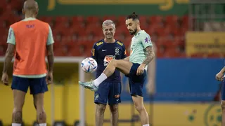 Alex Telles e Fabinho veem time reserva pronto para encarar Camarões