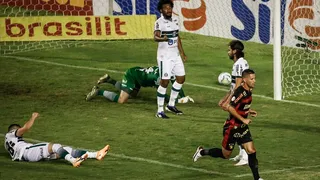 Coritiba perde para o Sport, segue sem vencer com Santana e afunda na ZR