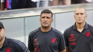 Wesley Carvalho pede foco por 7º lugar e diz que quer ficar no Athletico