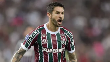 Alvo do Athletico, Everaldo acerta com rival do Brasileirão