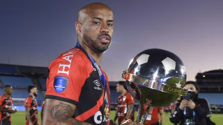 Thiago Heleno foi embora. Qual foi a sua última imagem no Athletico?