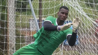 Revelação do Coritiba comemora boa fase na meta do Maringá